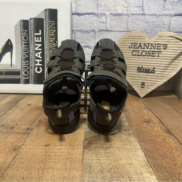 Teva Forebay men’s brown hiking sandals size 8 main image 2